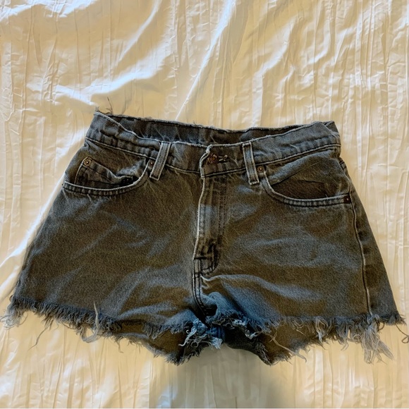 Vintage Levi’s Shorts - Picture 2 of 2